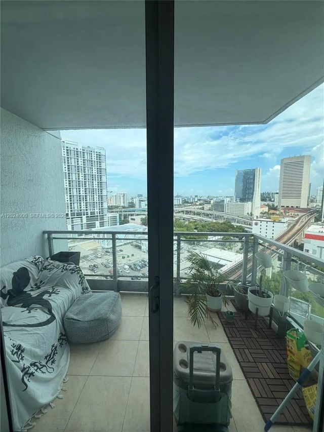3 of 23 - 90 Sw 3rd Street #1811, Miami, FL