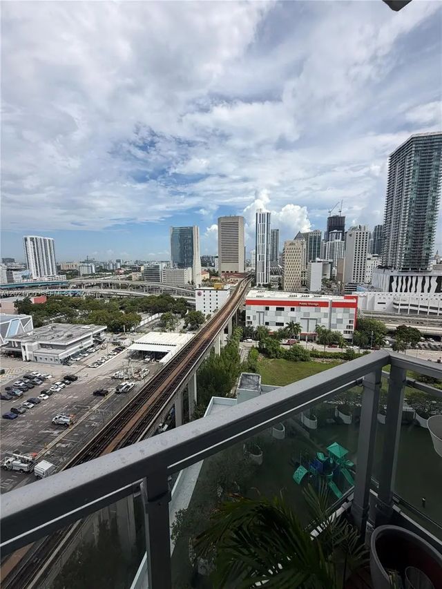 4 of 23 - 90 Sw 3rd Street #1811, Miami, FL