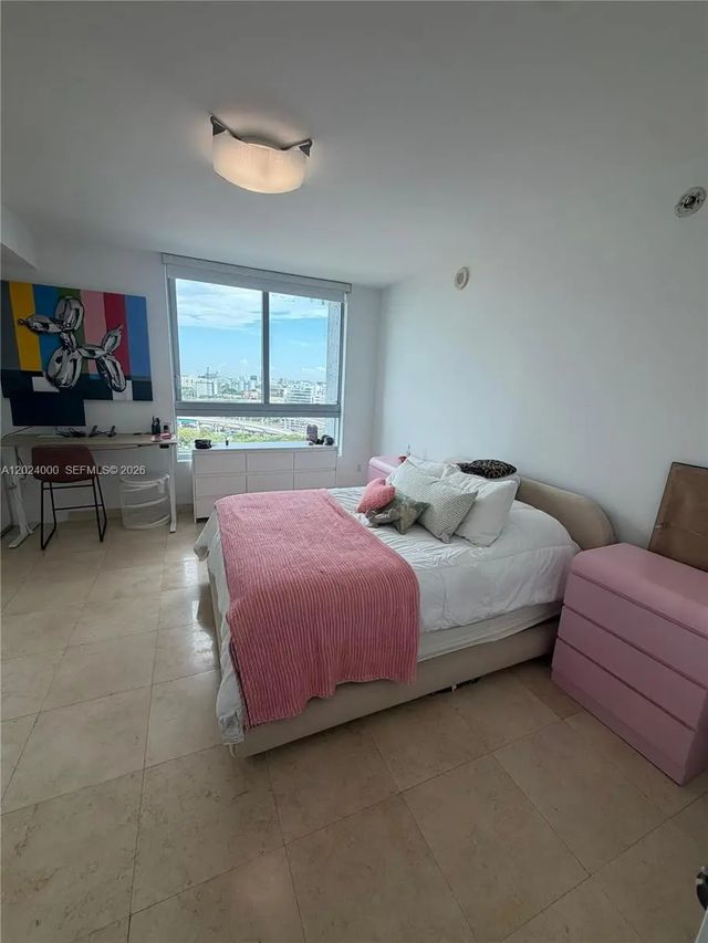 5 of 23 - 90 Sw 3rd Street #1811, Miami, FL
