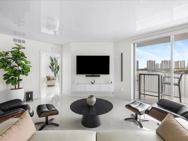 3 of 44 - 18260 N Bay Road #418, Sunny Isles Beach, FL