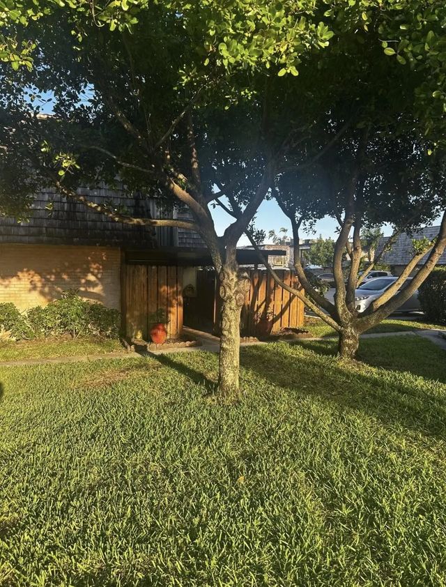 2 of 10 - 341 Lake Arbor Drive, Palm Springs, FL