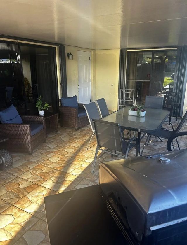 3 of 10 - 341 Lake Arbor Drive, Palm Springs, FL