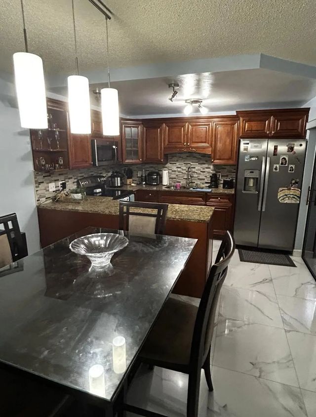 4 of 10 - 341 Lake Arbor Drive, Palm Springs, FL