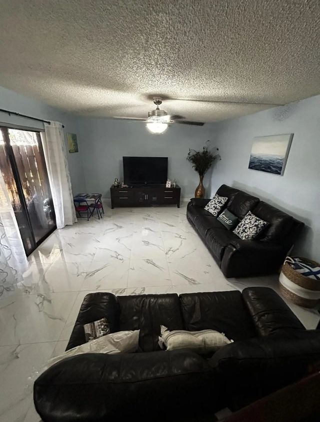 5 of 10 - 341 Lake Arbor Drive, Palm Springs, FL