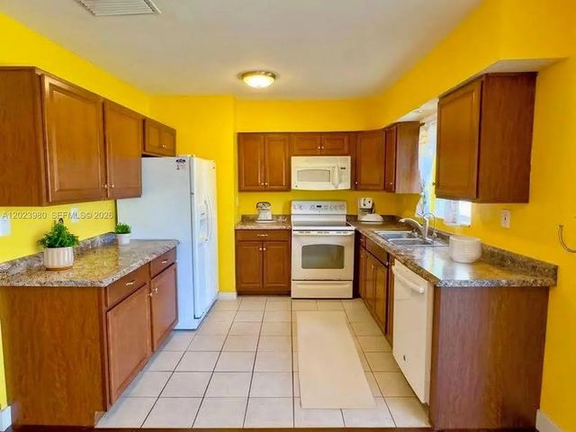 4 of 13 - 1313 E Cleveland Avenue, Lehigh Acres, FL