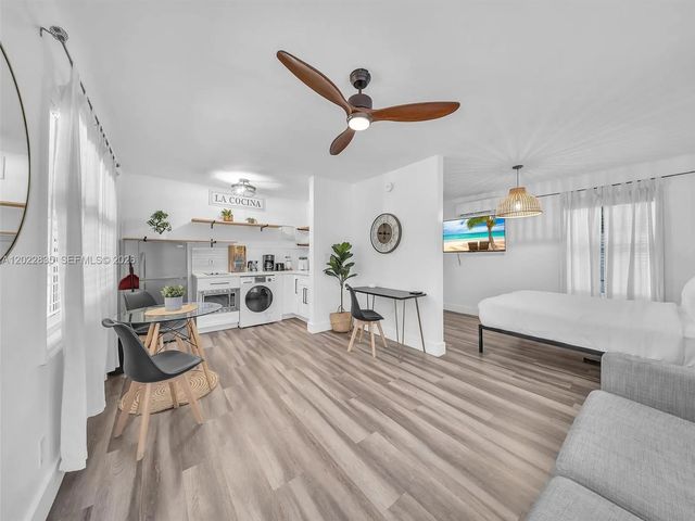 5 of 47 - 1109 Ne 16th Terrace, Fort Lauderdale, FL