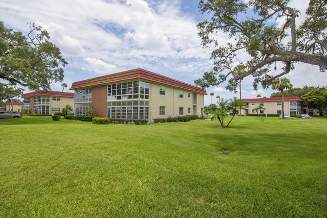 61 Woodland Drive #106, Vero Beach