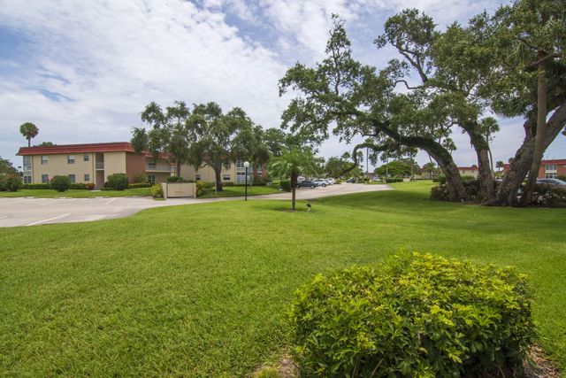 2 of 18 - 61 Woodland Drive #106, Vero Beach, FL