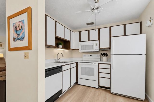 4 of 18 - 61 Woodland Drive #106, Vero Beach, FL