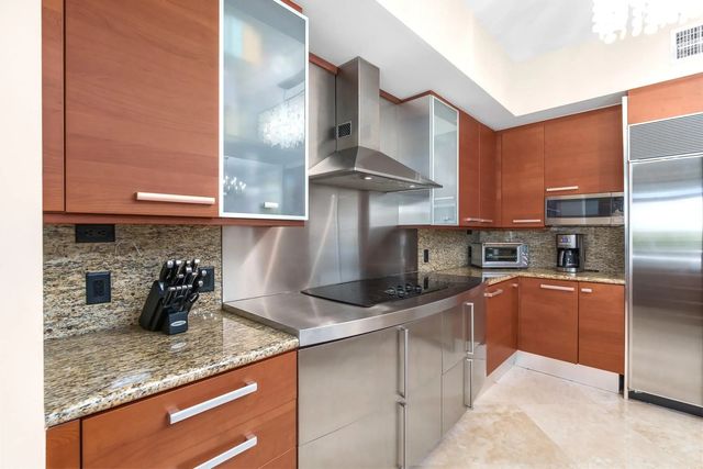 4 of 32 - 701 Se 21st Avenue #304, Deerfield Beach, FL