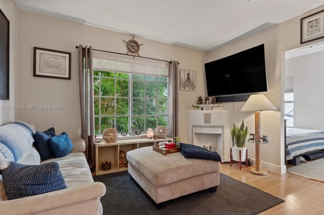 2 of 10 - 936 Pennsylvania Avenue #205, Miami Beach, FL