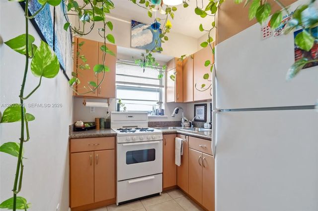3 of 10 - 936 Pennsylvania Avenue #205, Miami Beach, FL