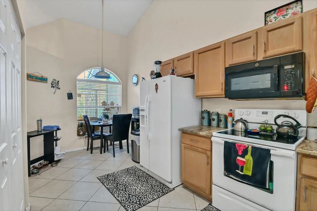 4 of 22 - 8072 Key West Lane, Boynton Beach, FL