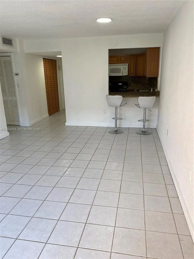 1300 W 47th Place #118, Hialeah
