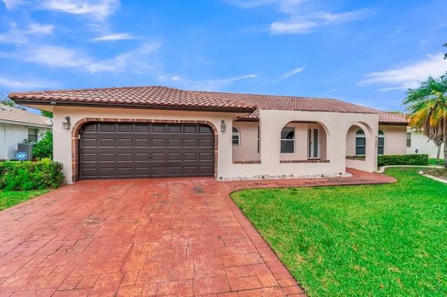 895 Nw 110th Lane, Coral Springs