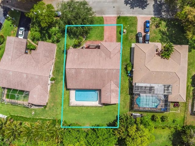 4 of 37 - 895 Nw 110th Lane, Coral Springs, FL
