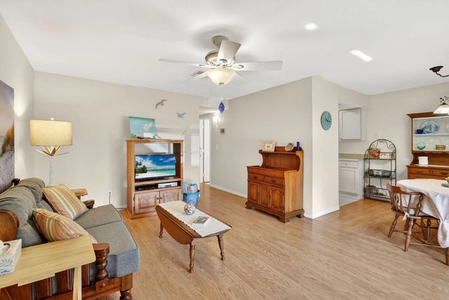 4 of 40 - 2929 Se Ocean Boulevard #m4, Stuart, FL