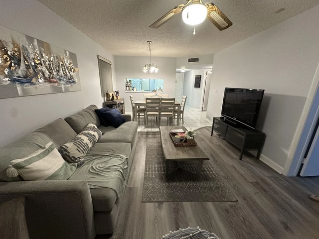 2 of 19 - 3138 Via Poinciana #317, Lake Worth, FL