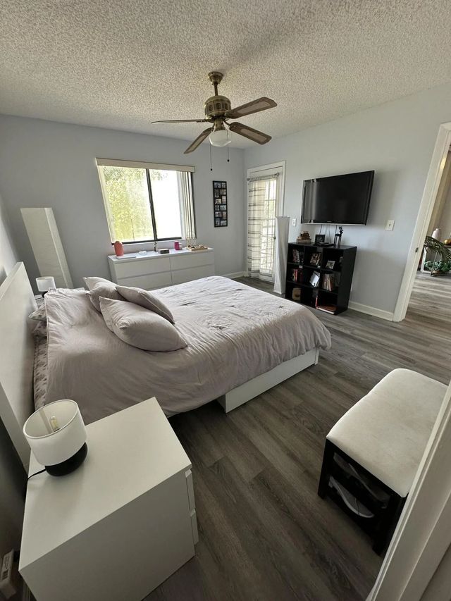 5 of 19 - 3138 Via Poinciana #317, Lake Worth, FL