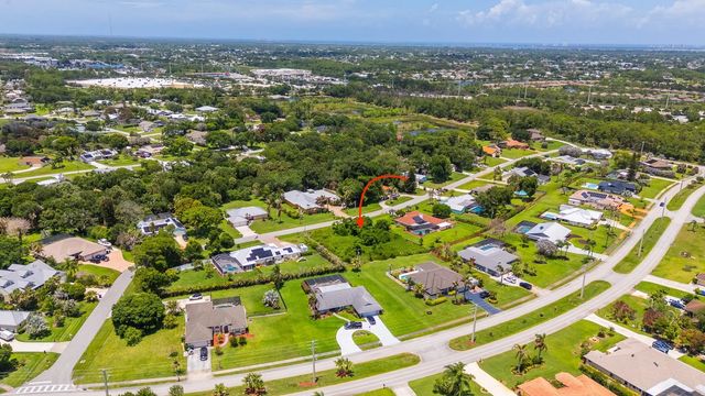 5 of 10 - 2012 Se Giffen Avenue, Port St. Lucie, FL