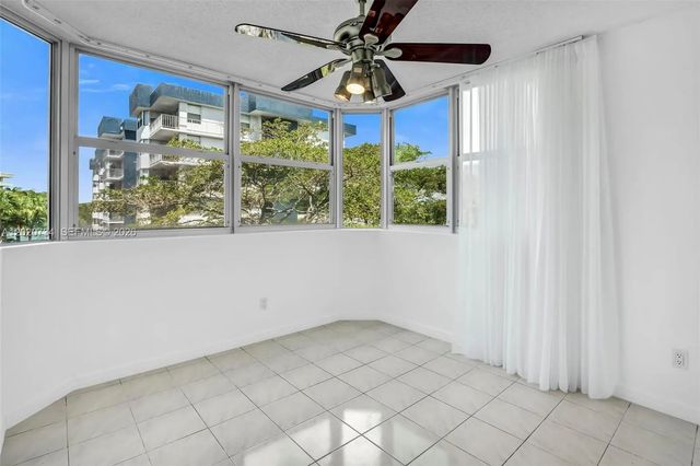 4 of 54 - 16558 Ne 26th Avenue #3h, North Miami Beach, FL