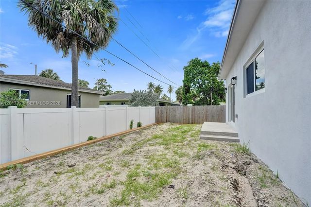 4 of 47 - 2536 Nw 9th Court, Fort Lauderdale, FL