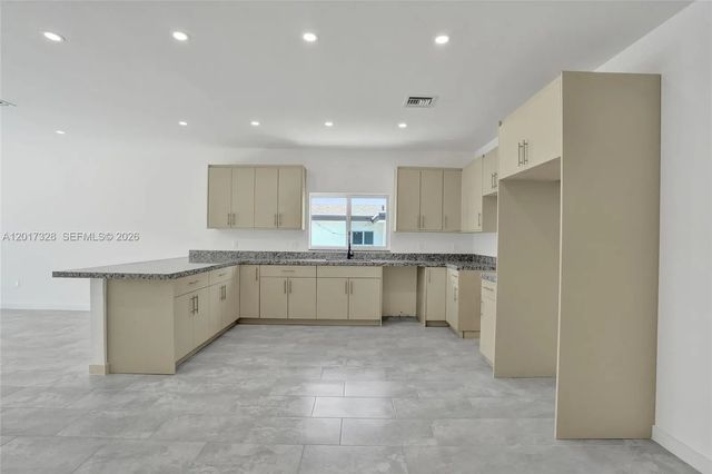5 of 47 - 2536 Nw 9th Court, Fort Lauderdale, FL