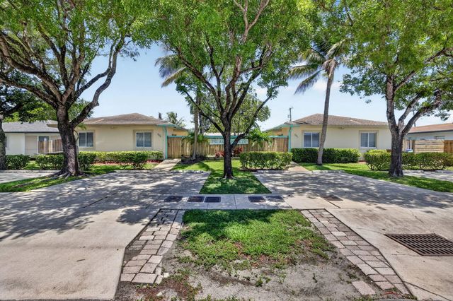 2 of 60 - 301 Sw 16th Street, Fort Lauderdale, FL