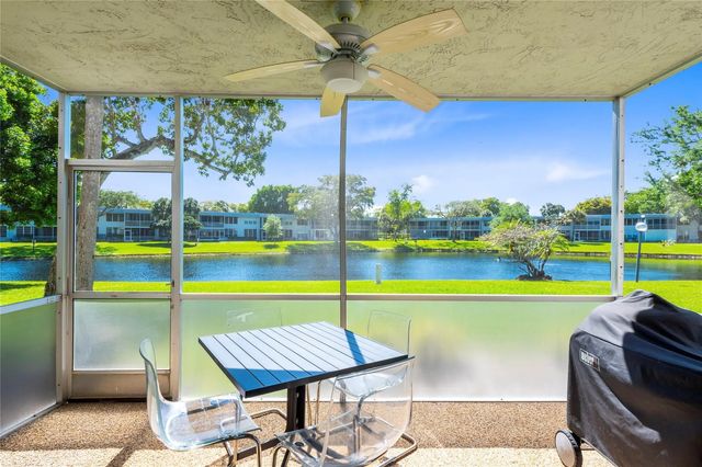 4240 Oaks Terrace #105, Pompano Beach