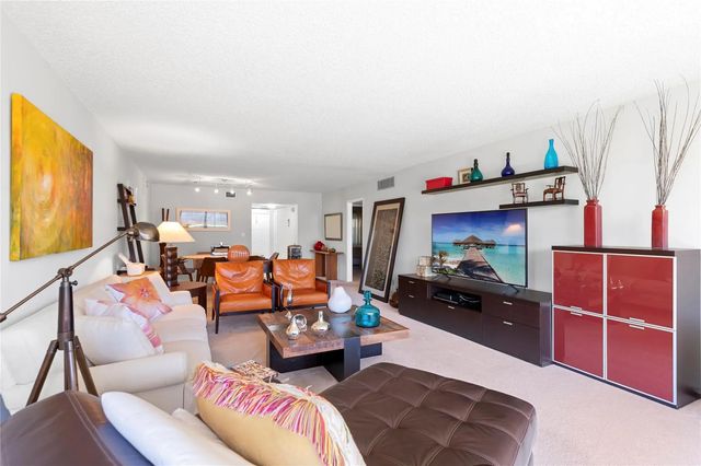 3 of 23 - 4240 Oaks Terrace #105, Pompano Beach, FL