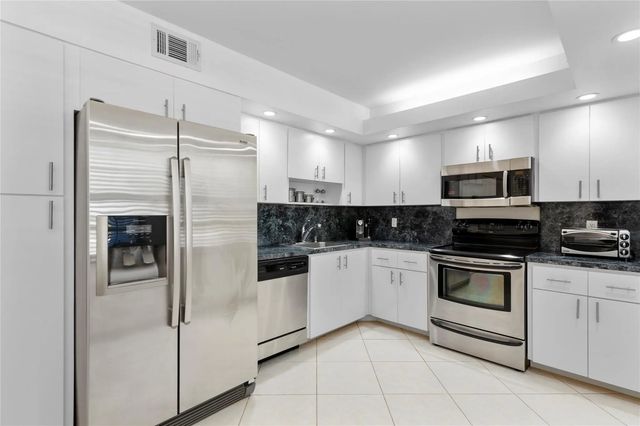 5 of 23 - 4240 Oaks Terrace #105, Pompano Beach, FL