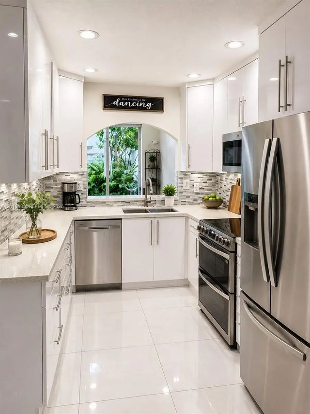 3 of 11 - 10973 Nw 62nd Terrace, Doral, FL