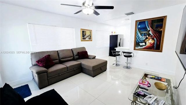 139 Nw 14th Way, Dania Beach