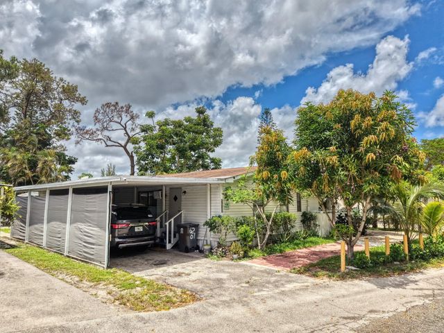 4 of 30 - 6201 18th Street S, West Palm Beach, FL