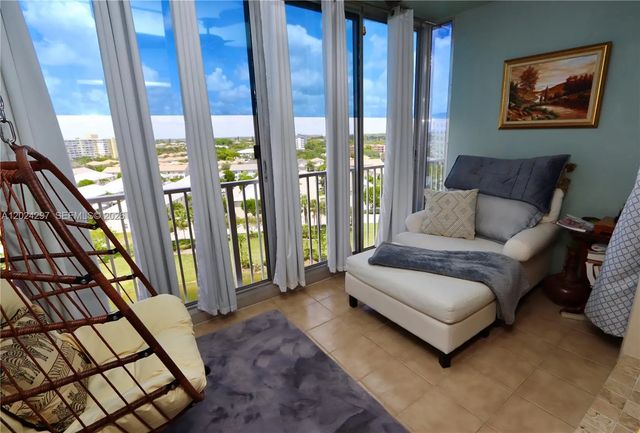 3 of 40 - 3850 Washington Street #1010, Hollywood, FL