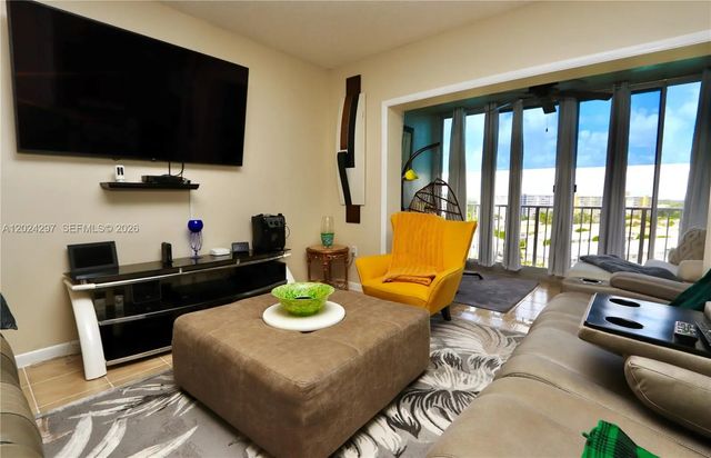 4 of 40 - 3850 Washington Street #1010, Hollywood, FL