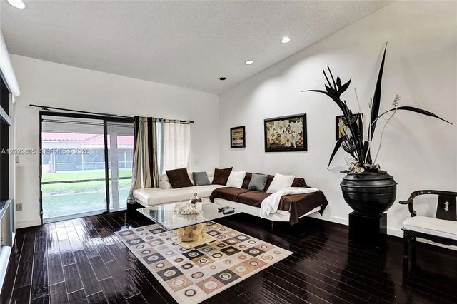 5 of 27 - 3273 W Inverrary Boulevard W, Lauderhill, FL