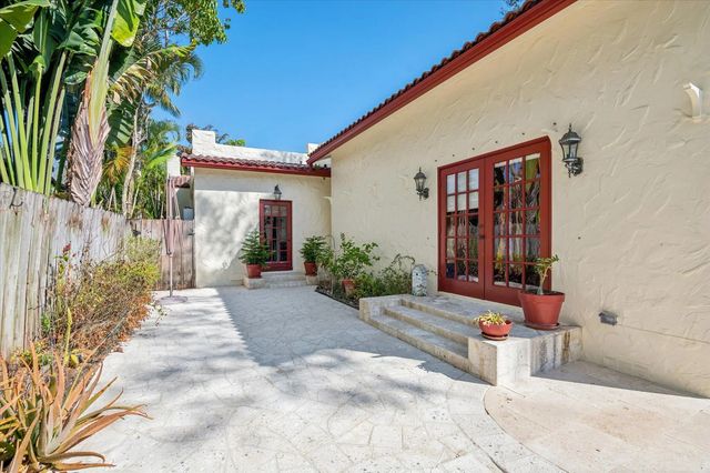 2 of 37 - 704 Se 8th Street, Fort Lauderdale, FL