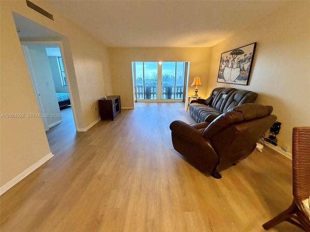4001 Hillcrest Drive #609, Hollywood