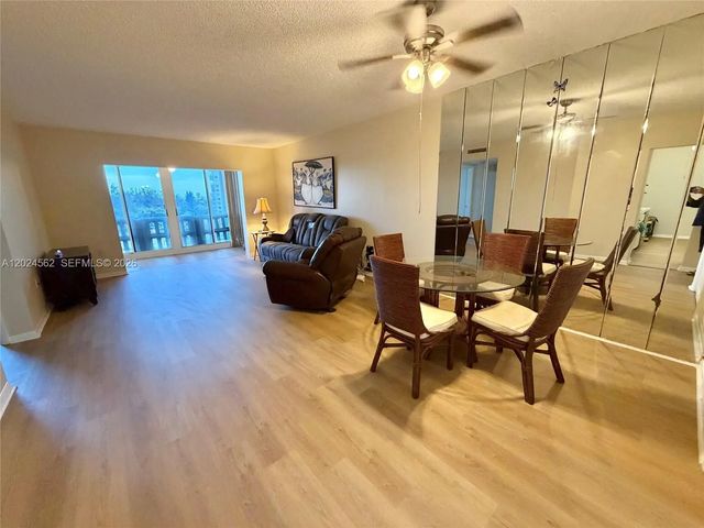 3 of 25 - 4001 Hillcrest Drive #609, Hollywood, FL