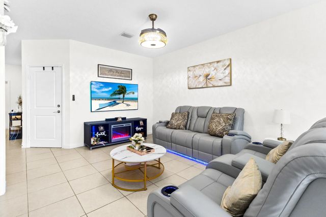 5 of 35 - 2688 Nw 55th Terrace, Lauderhill, FL
