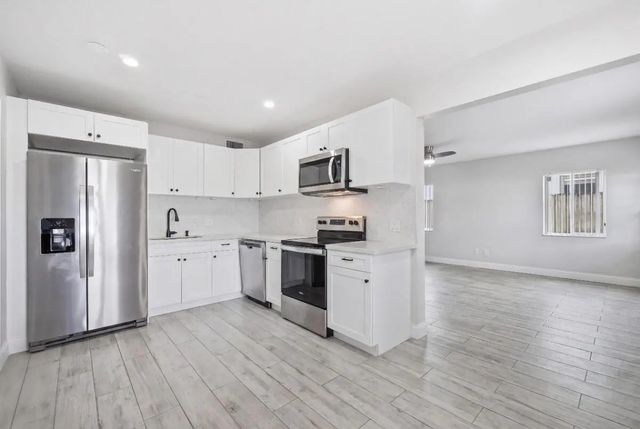 4 of 23 - 712 Ne 10th Avenue, Pompano Beach, FL