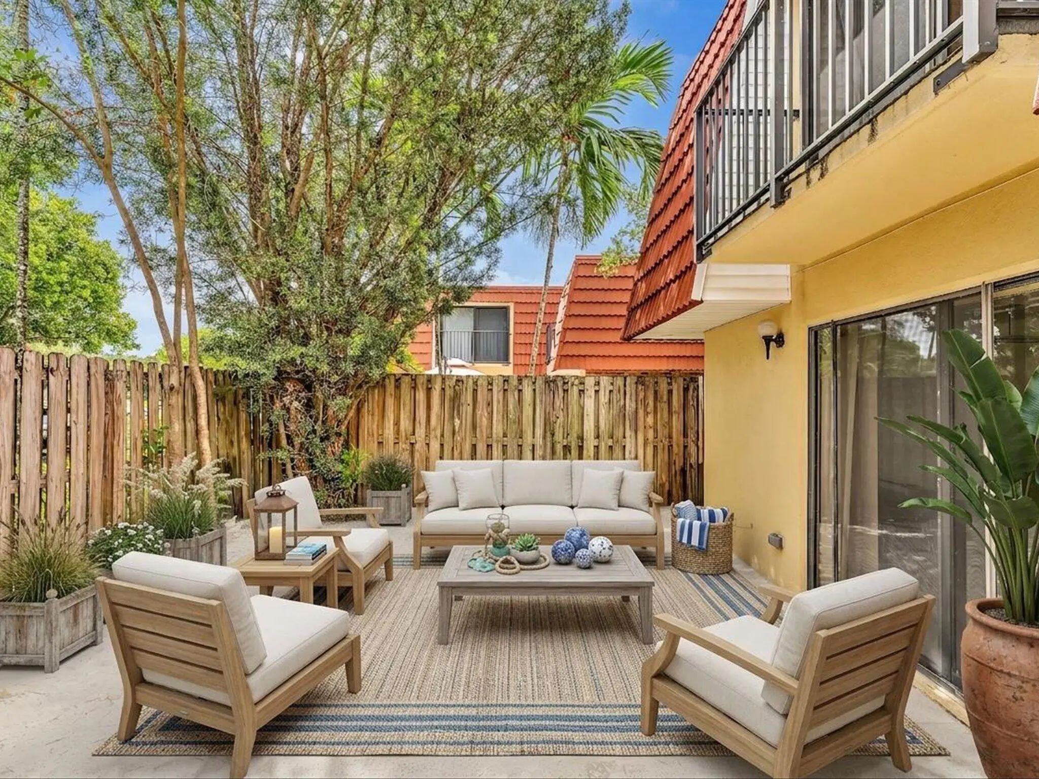 713 Nw 99th Circle, Plantation
