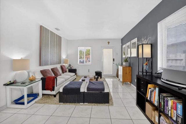 4 of 36 - 995 Ne 156th Terrace, North Miami Beach, FL