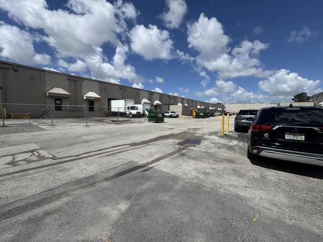 3 of 16 - 2710 Nw 72nd Avenue, Miami, FL