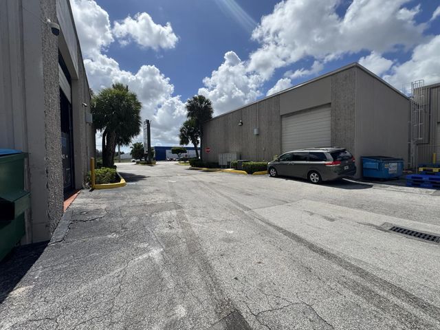 4 of 16 - 2710 Nw 72nd Avenue, Miami, FL