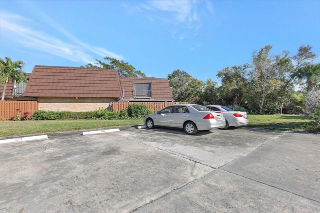 2 of 33 - 5852 Se Riverboat Drive #321, Stuart, FL