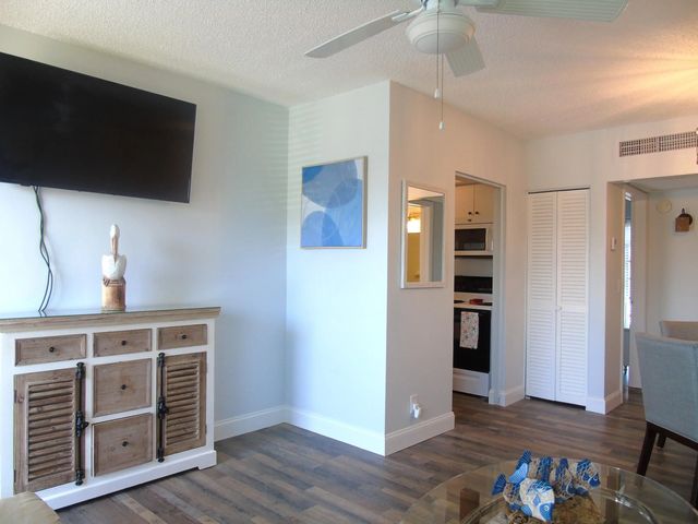 5 of 33 - 309 Circle Drive S #204, Boynton Beach, FL
