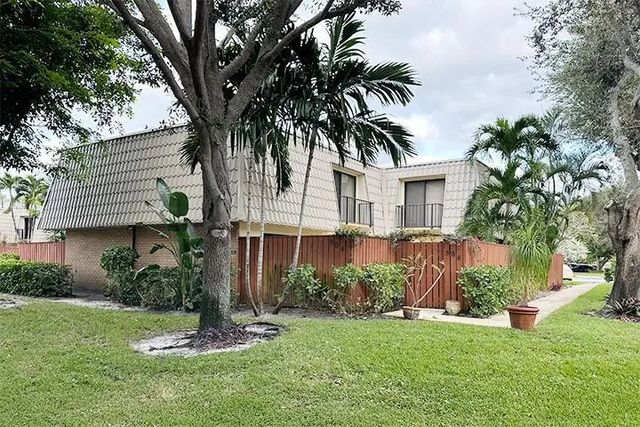 1700 Embassy Drive #504, West Palm Beach