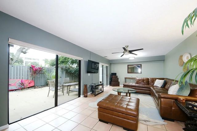 3 of 14 - 1700 Embassy Drive #504, West Palm Beach, FL
